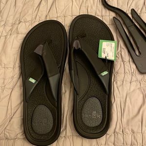 Sanuk Beer cozy sandals. Size 14